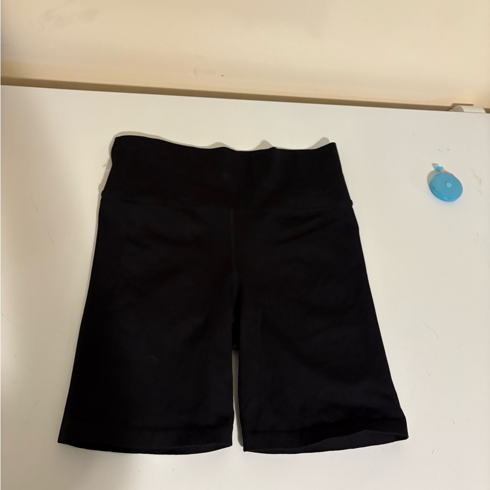 Athleta Ribbed Biker shorts 7.5” inseam size L Like-New